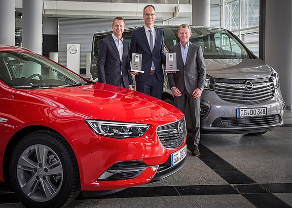 Opel bekommt die Connected Car Awards für den Insignia sowie den Vivaro Life von Stephan Fritz